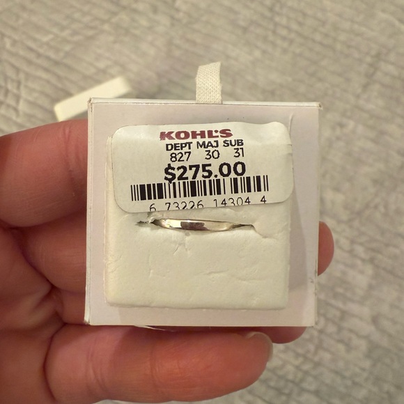 NWT | Women’s Diamond Ring | size 8 - Picture 4 of 8